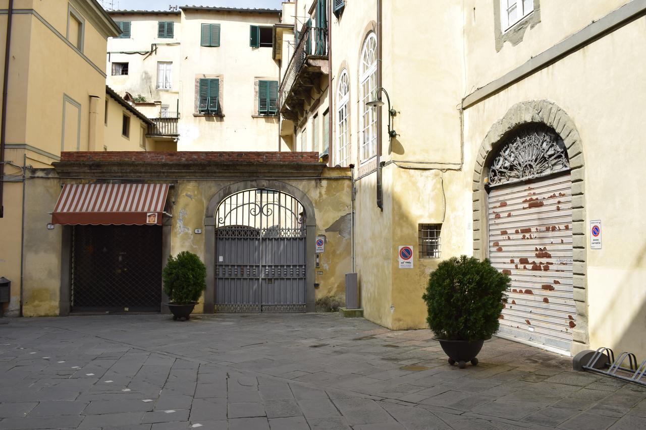 Palazzo Tucci Apartments ลุคคา ภายนอก รูปภาพ