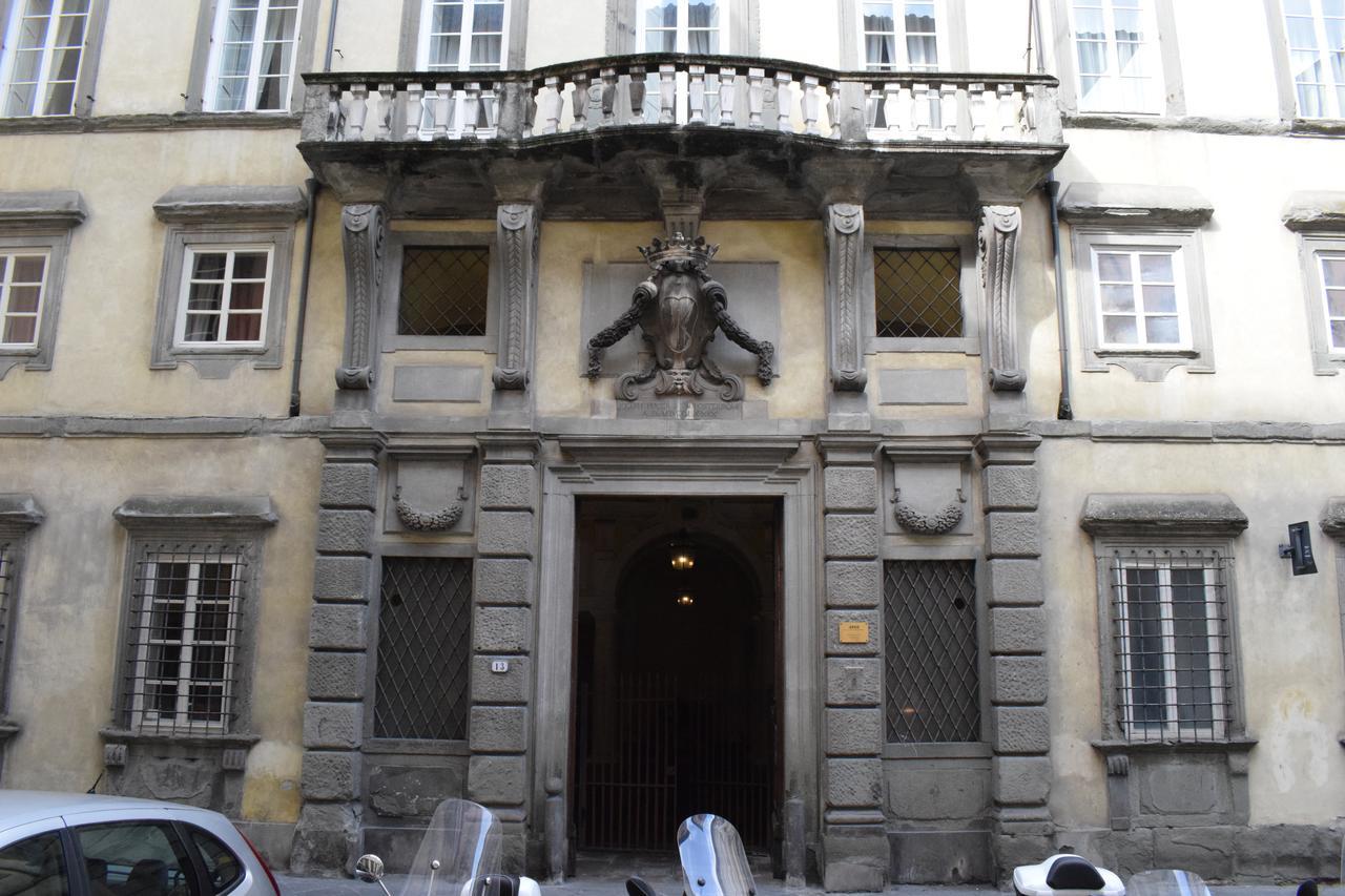 Palazzo Tucci Apartments ลุคคา ภายนอก รูปภาพ